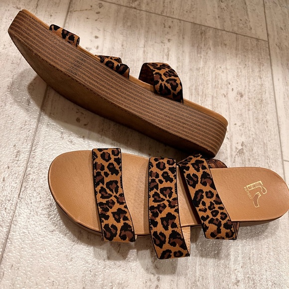 Leopard sandals - Picture 1 of 3